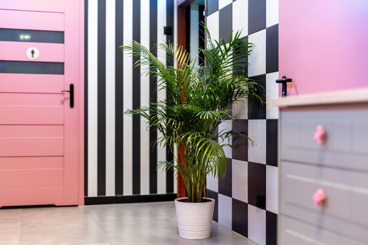 Vice City Hostel Вроцлав Екстер'єр фото