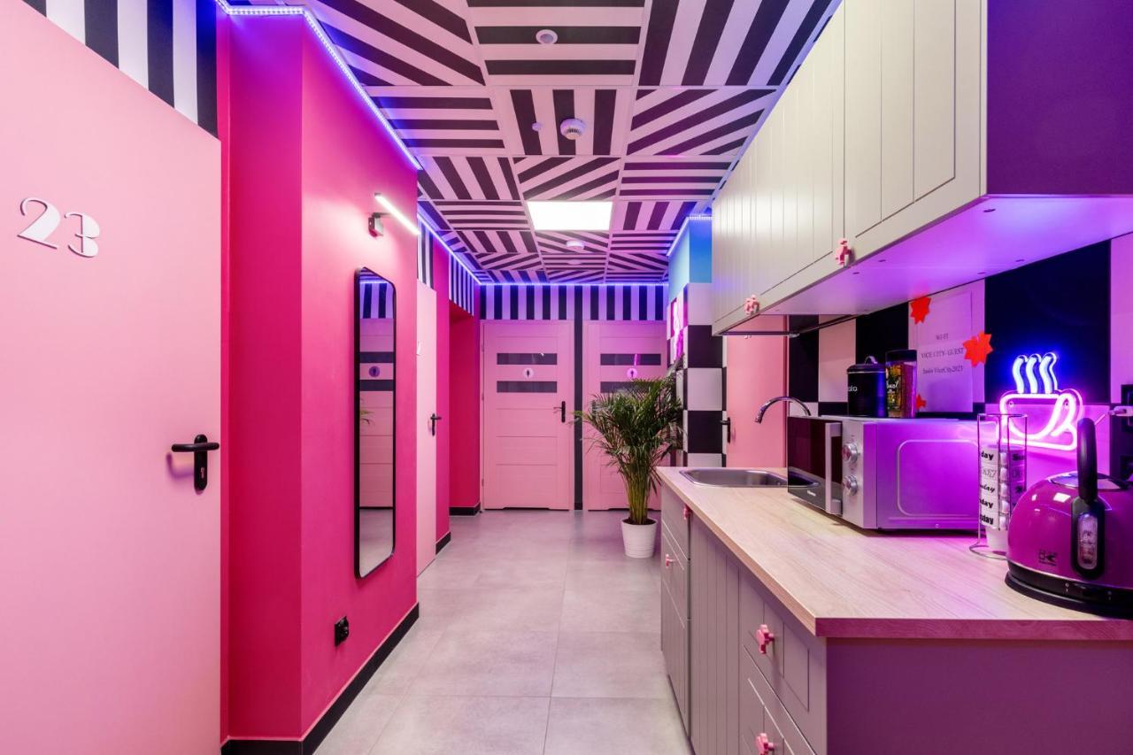Vice City Hostel Вроцлав Екстер'єр фото